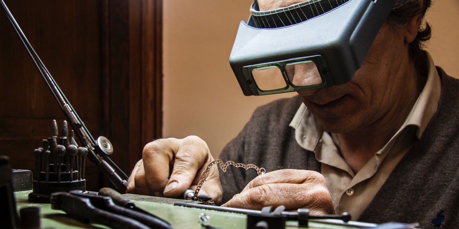 Francesco al lavoro in laboratorio
